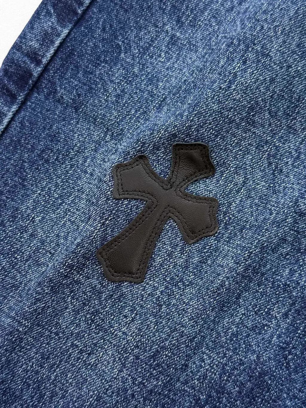 크롬하츠 크롬하츠 레더 크로스 패치 워싱 데님 쇼츠 상세 이미지