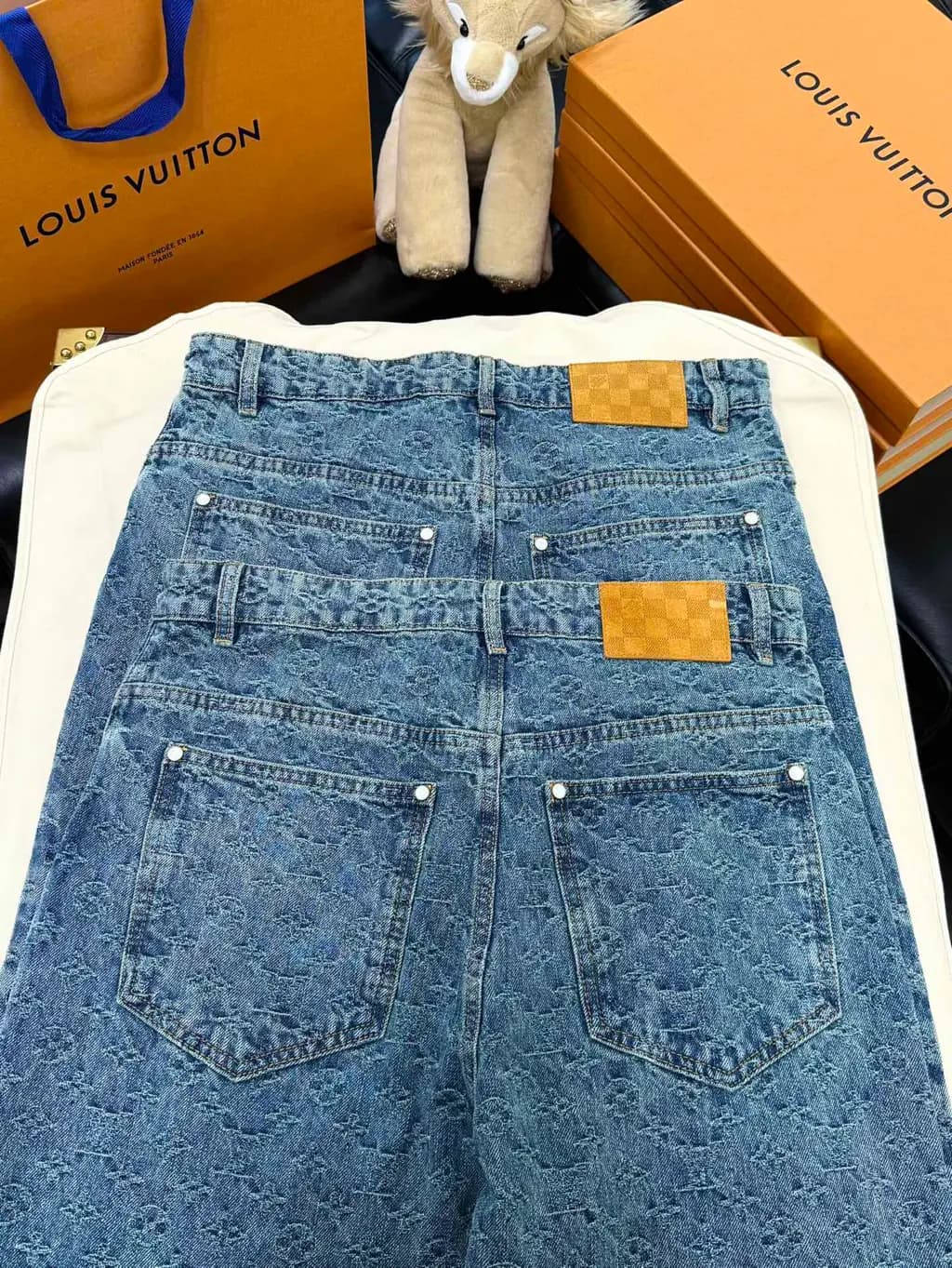 루이비통 루이비통 모노그램 올오버 데님 와이드 팬츠 상세 이미지