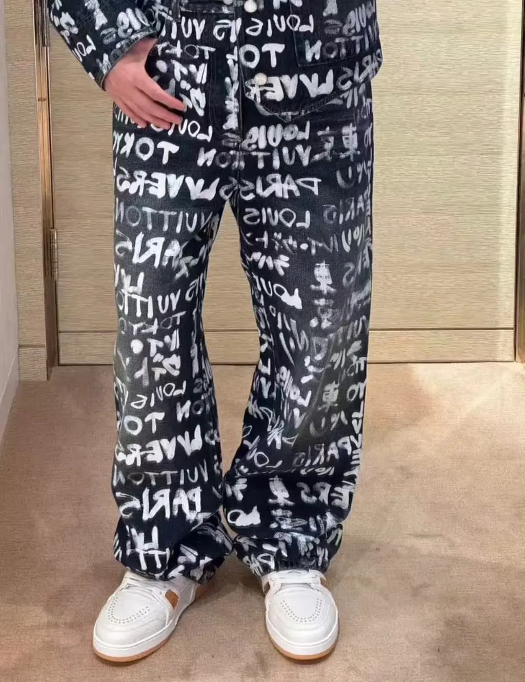 루이비통 루이비통 그래피티 올오버 데님 와이드 팬츠 상세 이미지