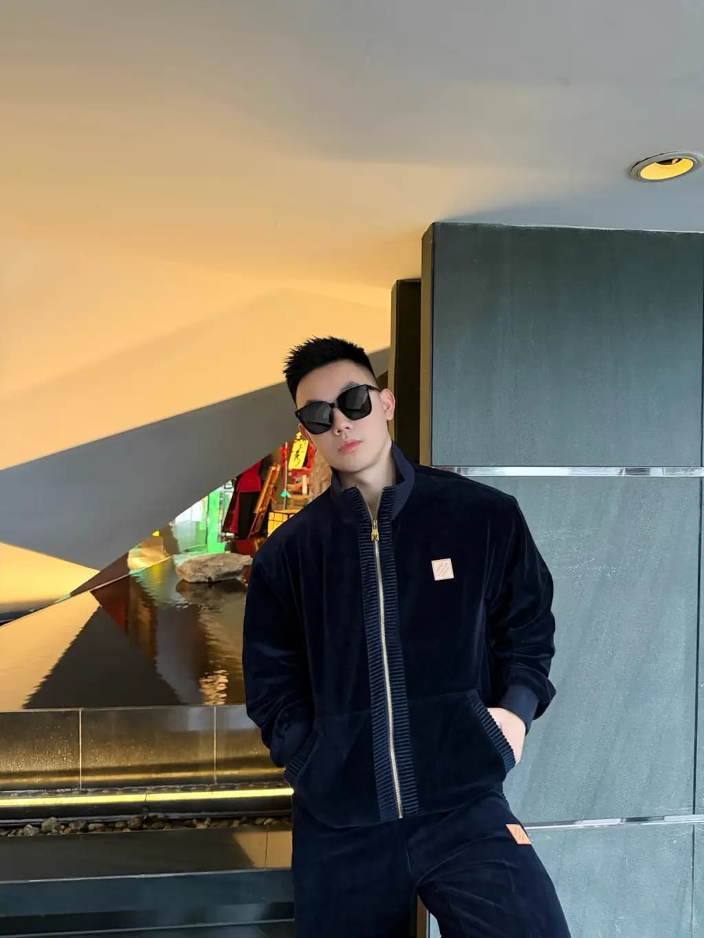 루이비통 루이비통 벨벳 집업 자켓 상세 이미지