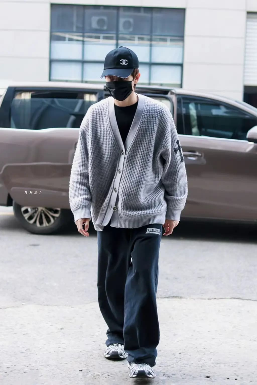 발렌시아가 발렌시아가 디스트로이드 레터링 스웨트팬츠 상세 이미지