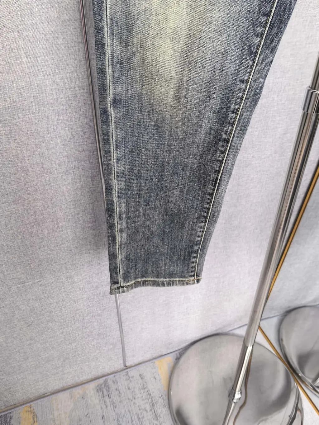 버버리 버버리 B 로고 워싱 슬림 데님 팬츠 상세 이미지