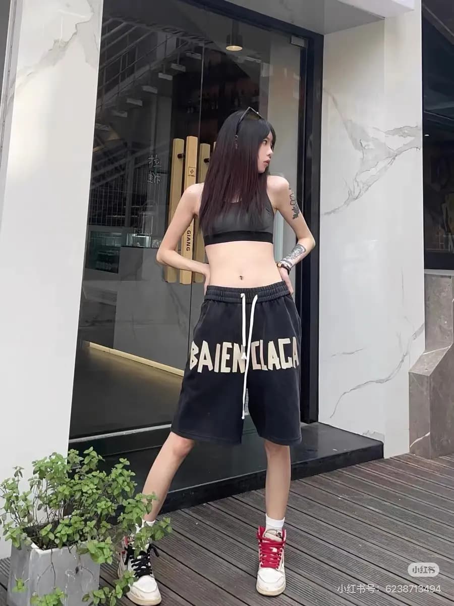 발렌시아가 발렌시아가 빅 로고 스웨트 숏팬츠 상세 이미지