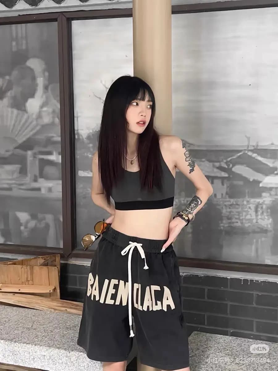 발렌시아가 발렌시아가 빅 로고 스웨트 숏팬츠 상세 이미지