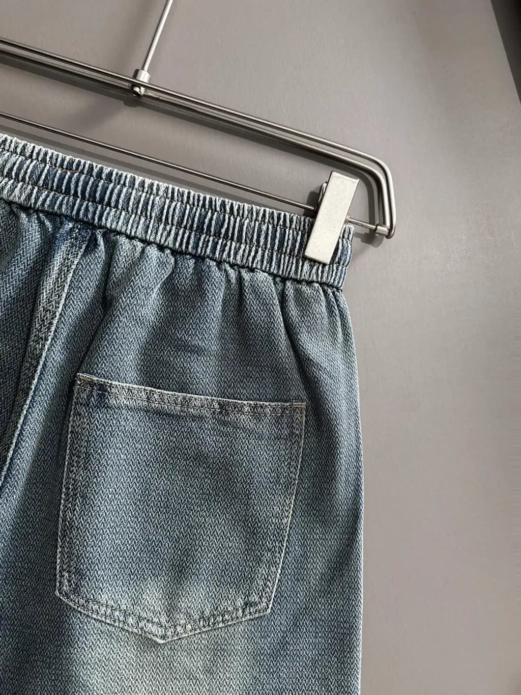 루이비통 루이비통 LV 자수 데님 숏팬츠 상세 이미지