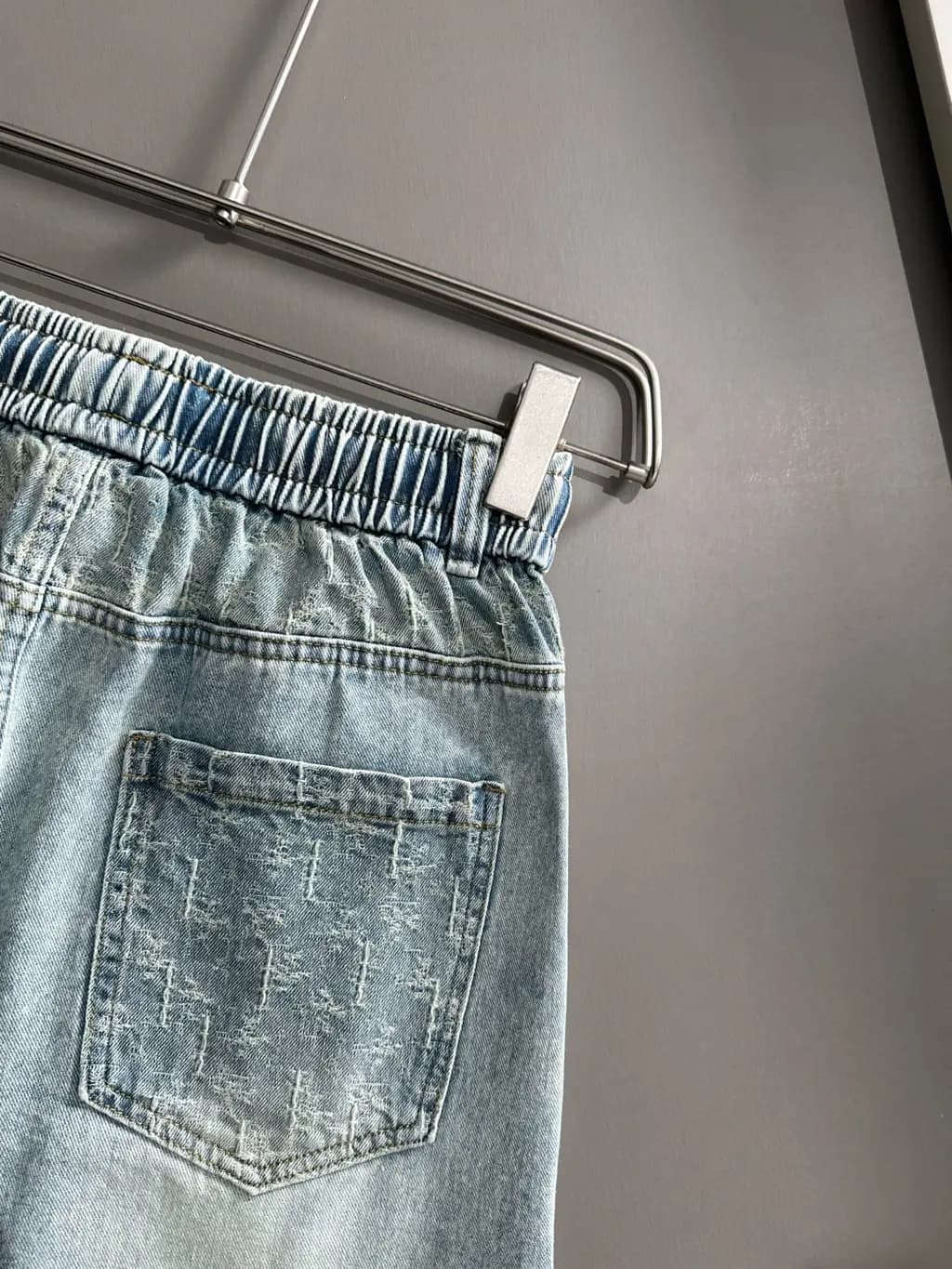 루이비통 루이비통 LV 자수 데님 숏팬츠 상세 이미지