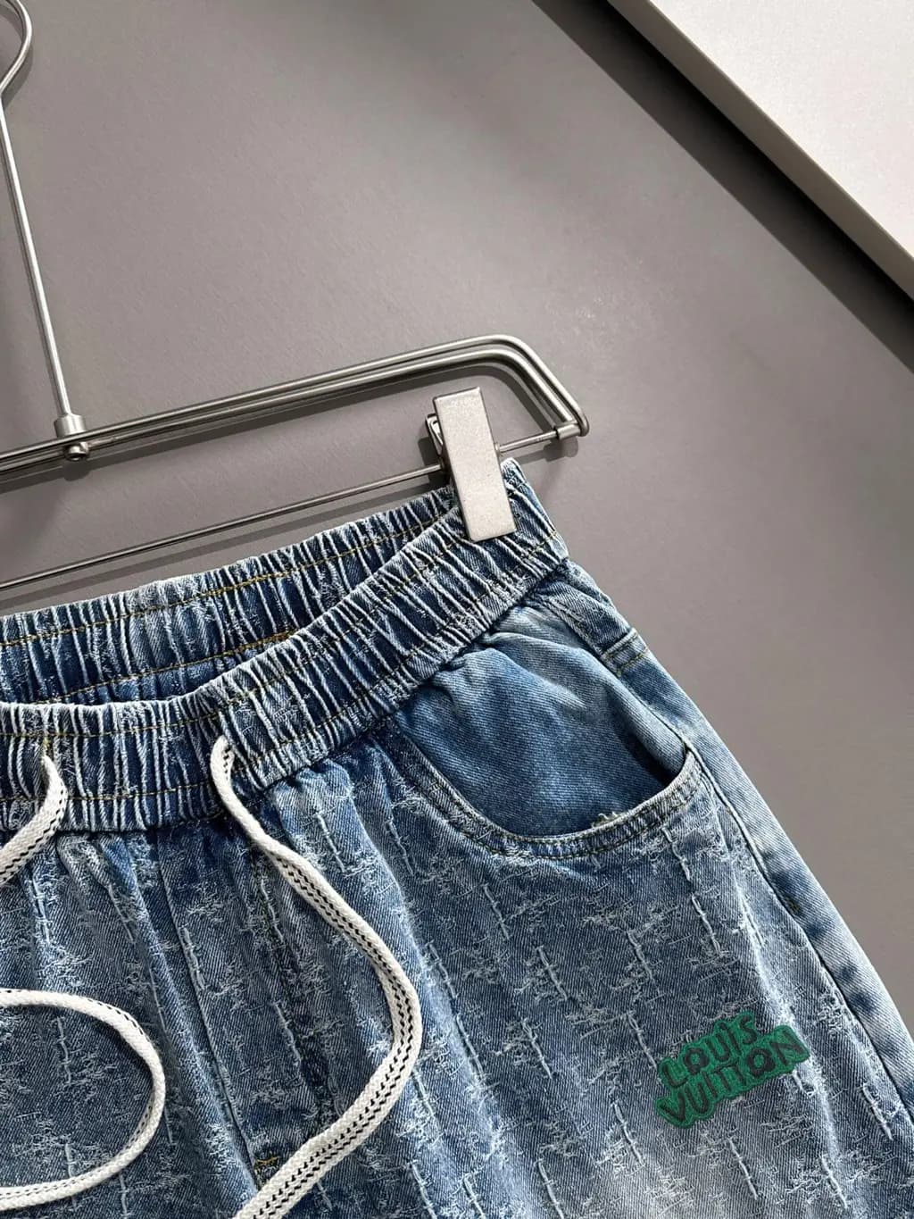 루이비통 루이비통 LV 자수 데님 숏팬츠 상세 이미지