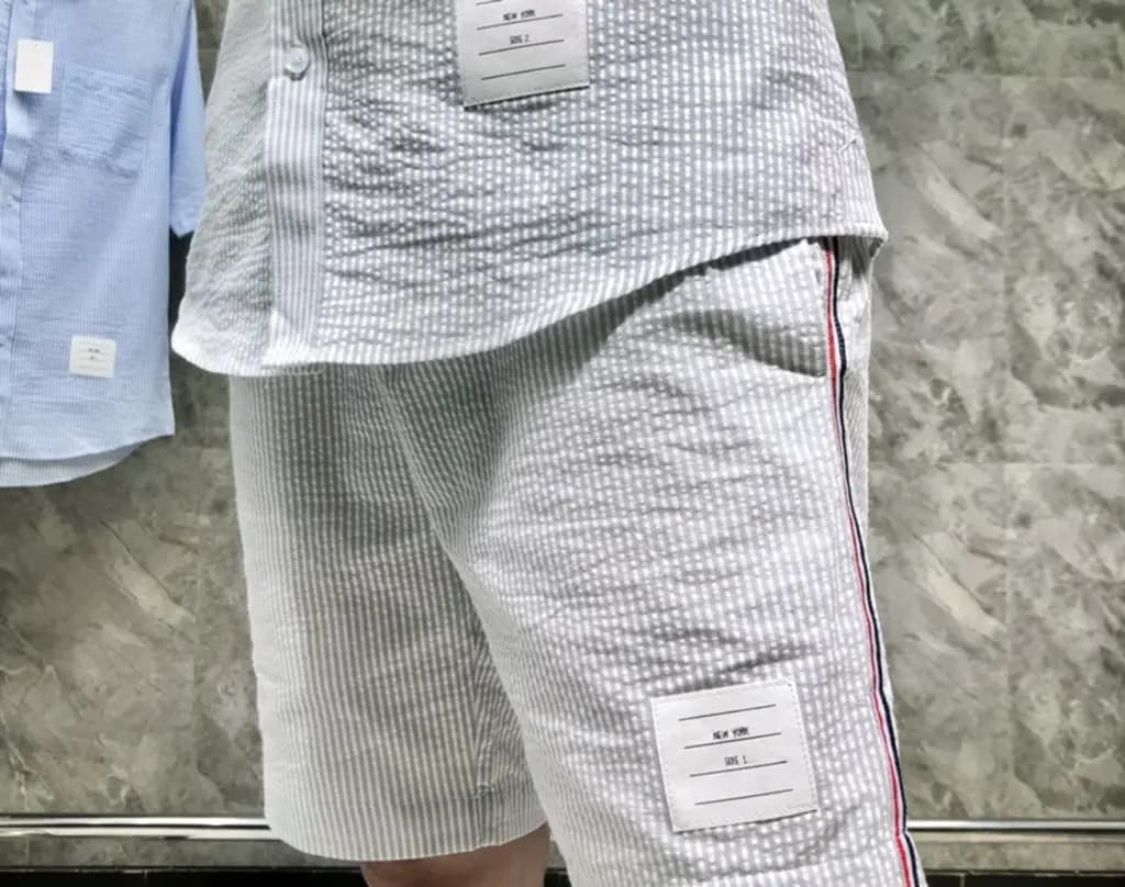 톰브라운 톰브라운 시그니처 세서커 스트라이프 스윔 쇼츠 상세 이미지