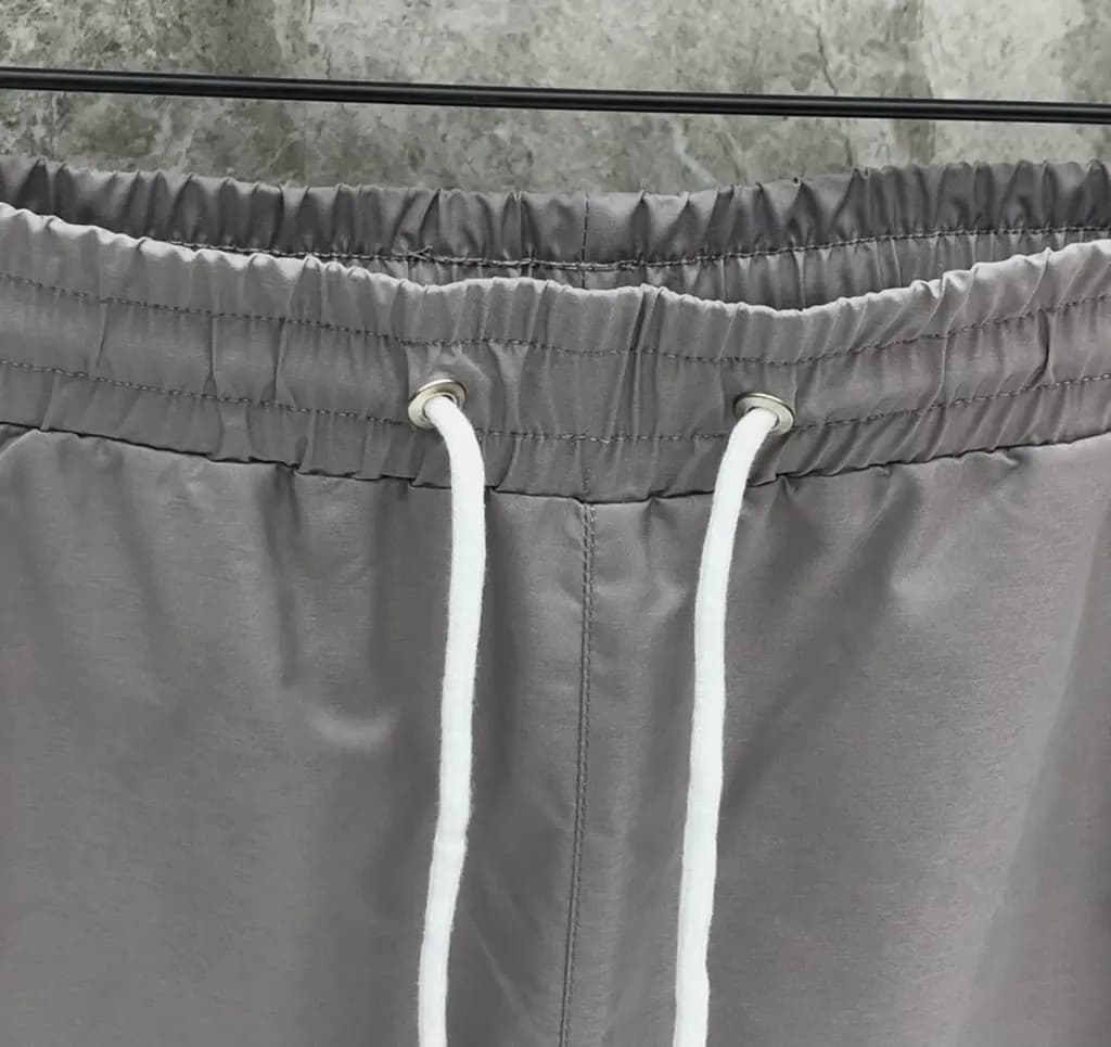 톰브라운 톰브라운 시그니처 삼색 스트라이프 나일론 스윔 쇼츠 상세 이미지