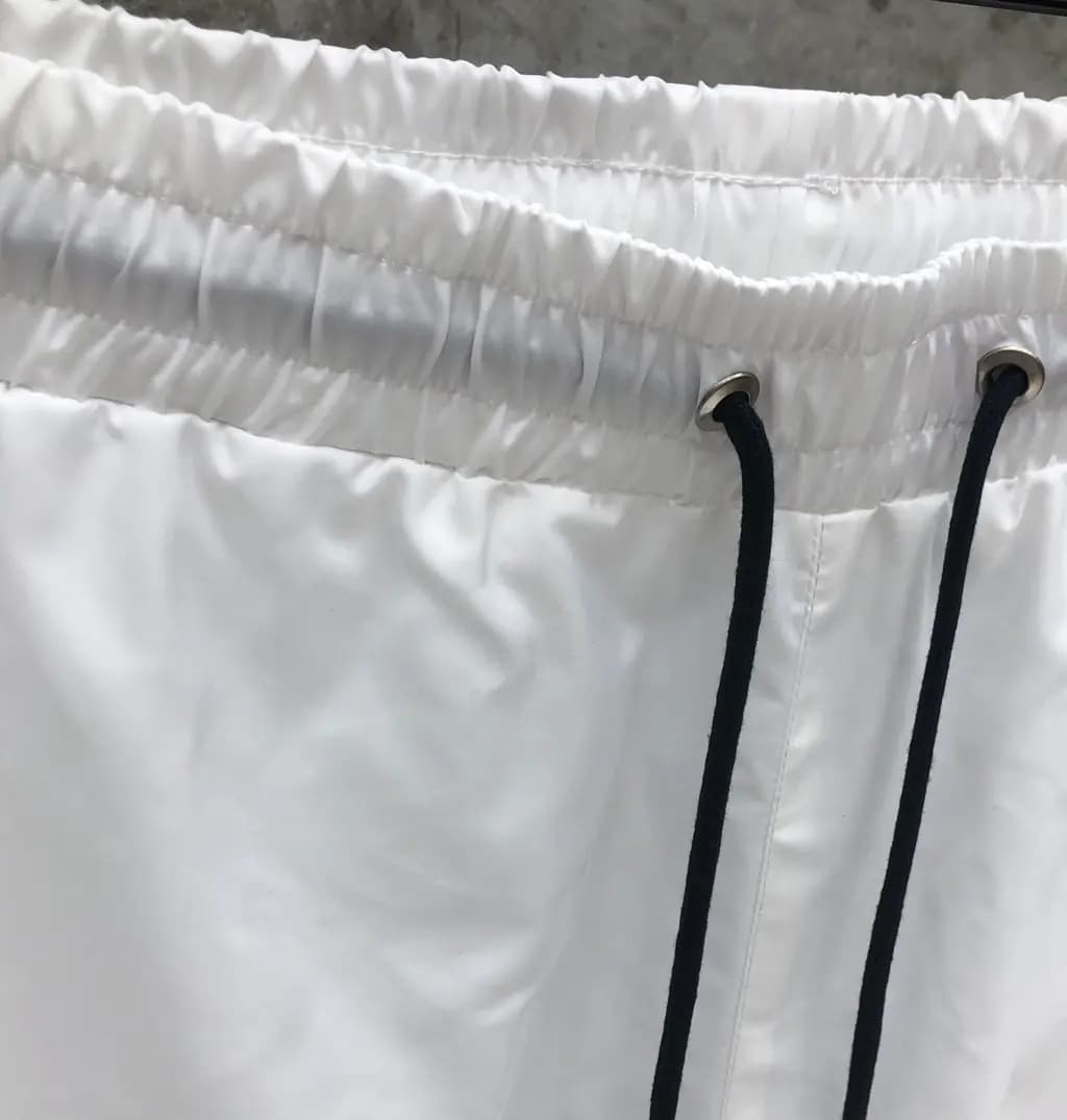 톰브라운 톰브라운 시그니처 삼색 스트라이프 나일론 스윔 쇼츠 상세 이미지