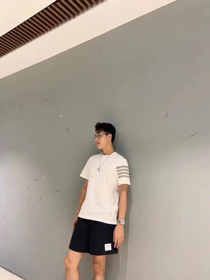 톰브라운 톰브라운 시그니처 스트라이프 코튼 쇼츠 상세 이미지