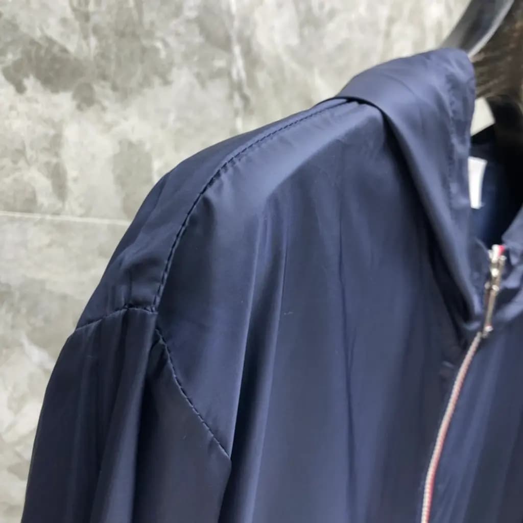 톰브라운 THOM BROWNE 웨일 그래픽 후드 윈드브레이커 상세 이미지