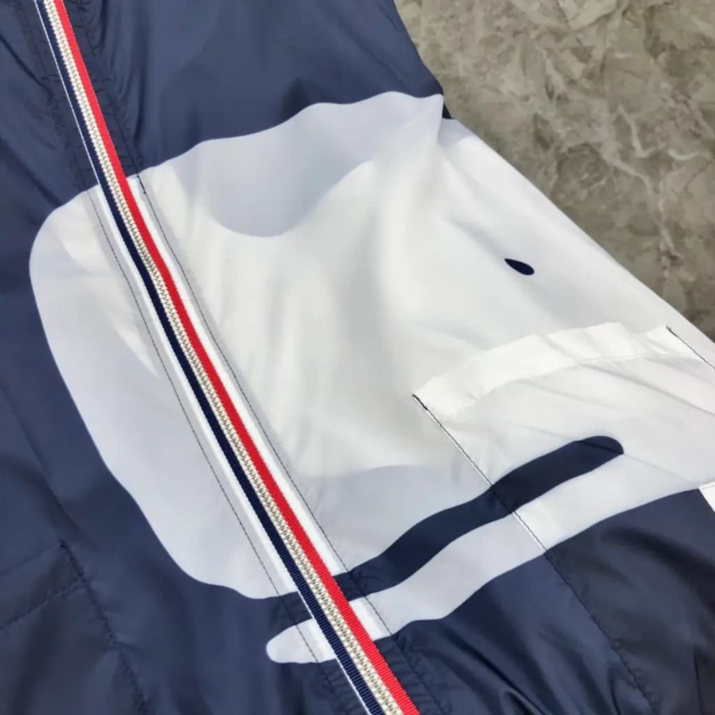 톰브라운 THOM BROWNE 웨일 그래픽 후드 윈드브레이커 상세 이미지