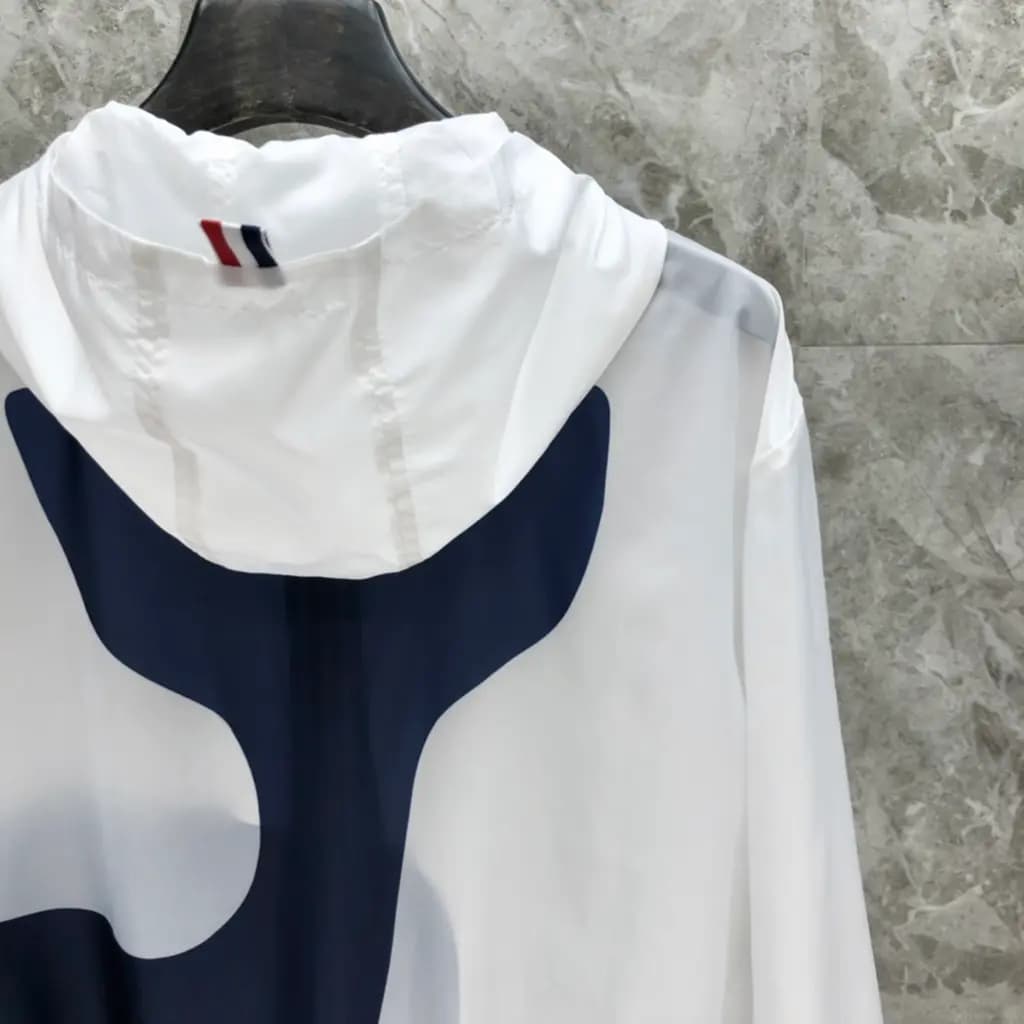 톰브라운 THOM BROWNE 웨일 그래픽 후드 윈드브레이커 상세 이미지