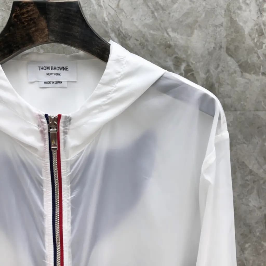 톰브라운 THOM BROWNE 웨일 그래픽 후드 윈드브레이커 상세 이미지