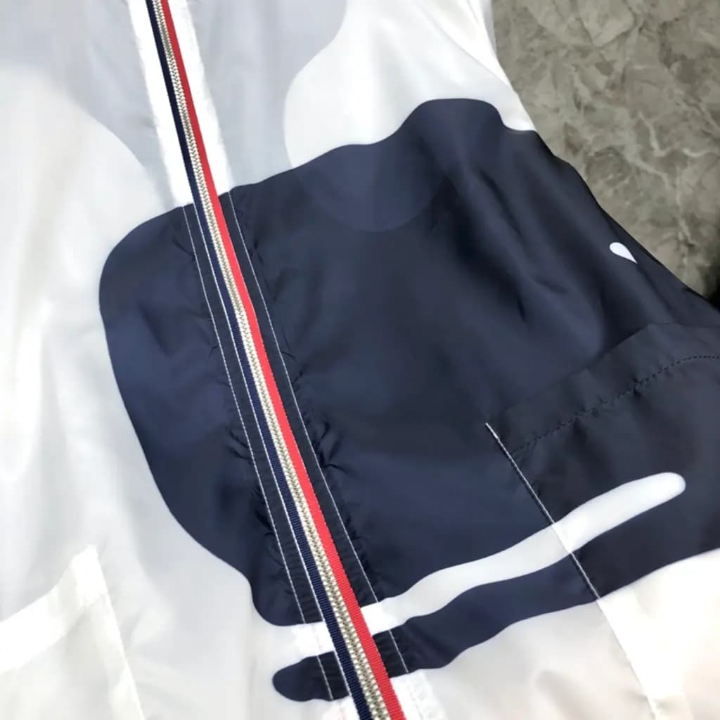 톰브라운 THOM BROWNE 웨일 그래픽 후드 윈드브레이커 상세 이미지