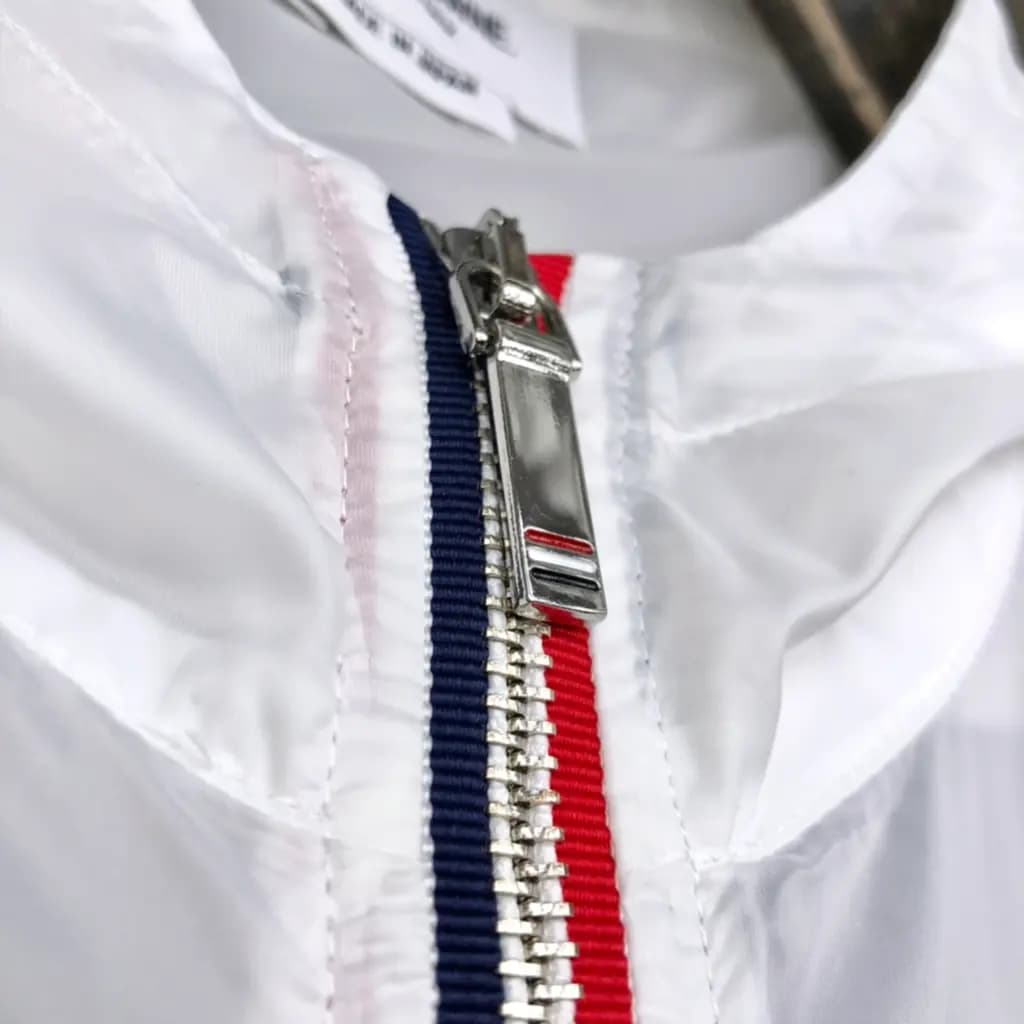 톰브라운 THOM BROWNE 웨일 그래픽 후드 윈드브레이커 상세 이미지