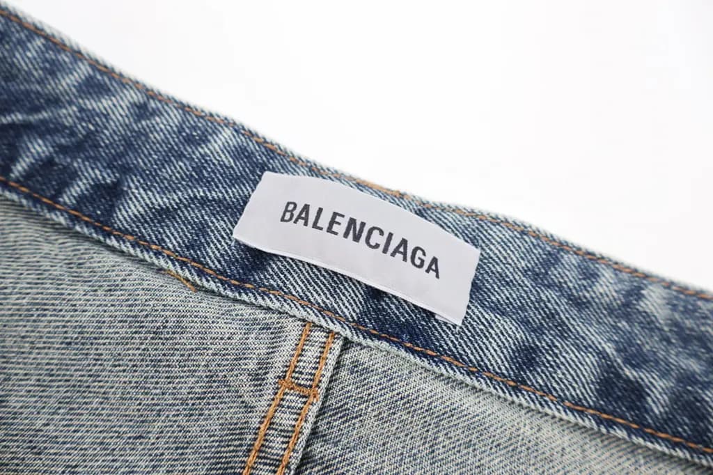 발렌시아가 BALENCIAGA 플리티드 와이드 데님 쇼츠 상세 이미지