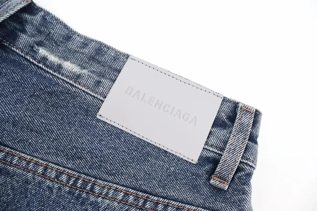 발렌시아가 BALENCIAGA 플리티드 와이드 데님 쇼츠 상세 이미지