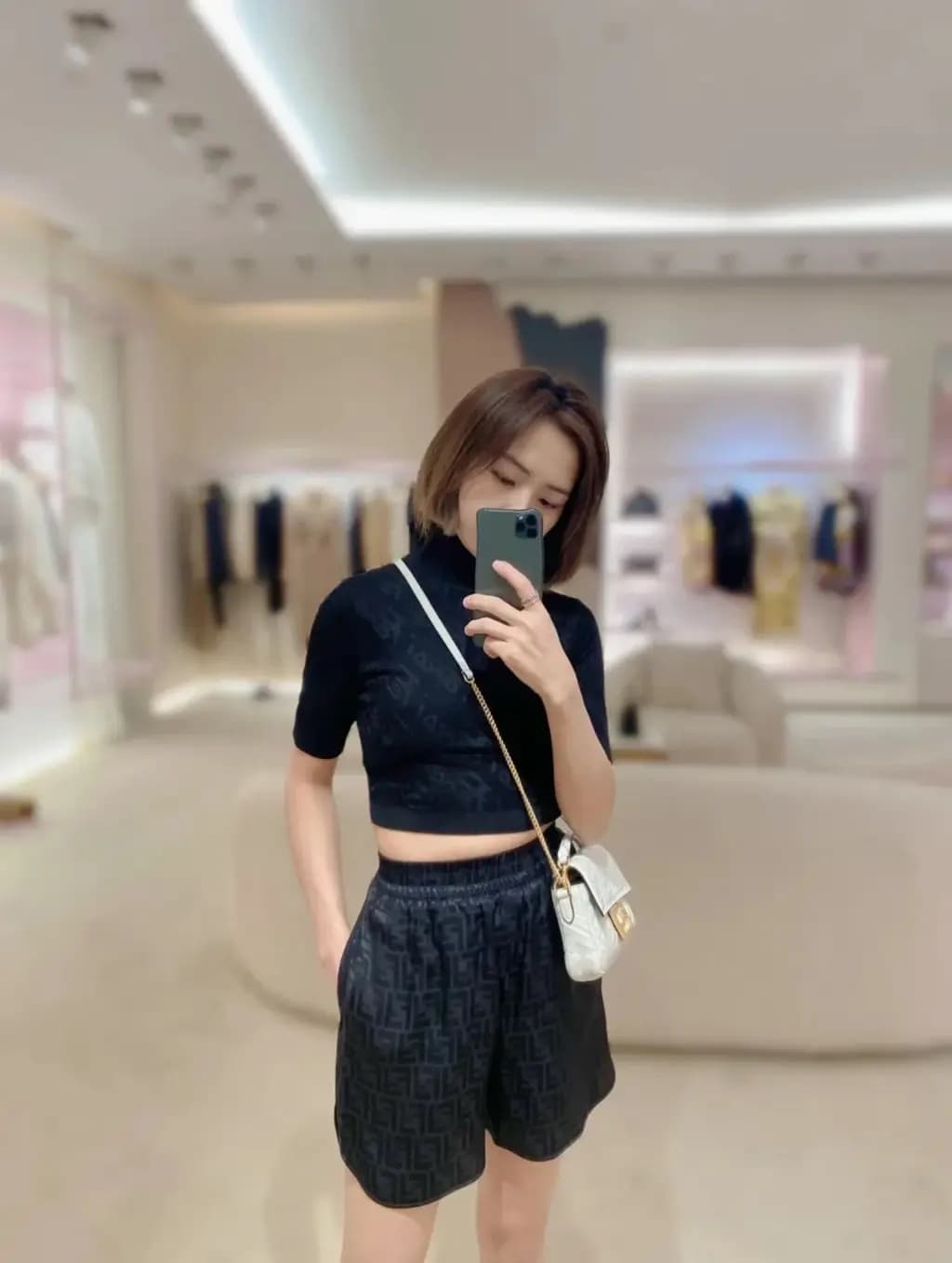 펜디 FENDI FF 모노그램 테크니컬 비치 쇼츠 상세 이미지