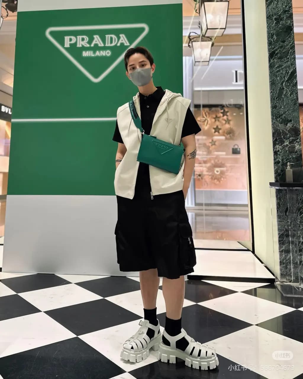 프라다 PRADA Re-Nylon 카고 쇼츠 상세 이미지