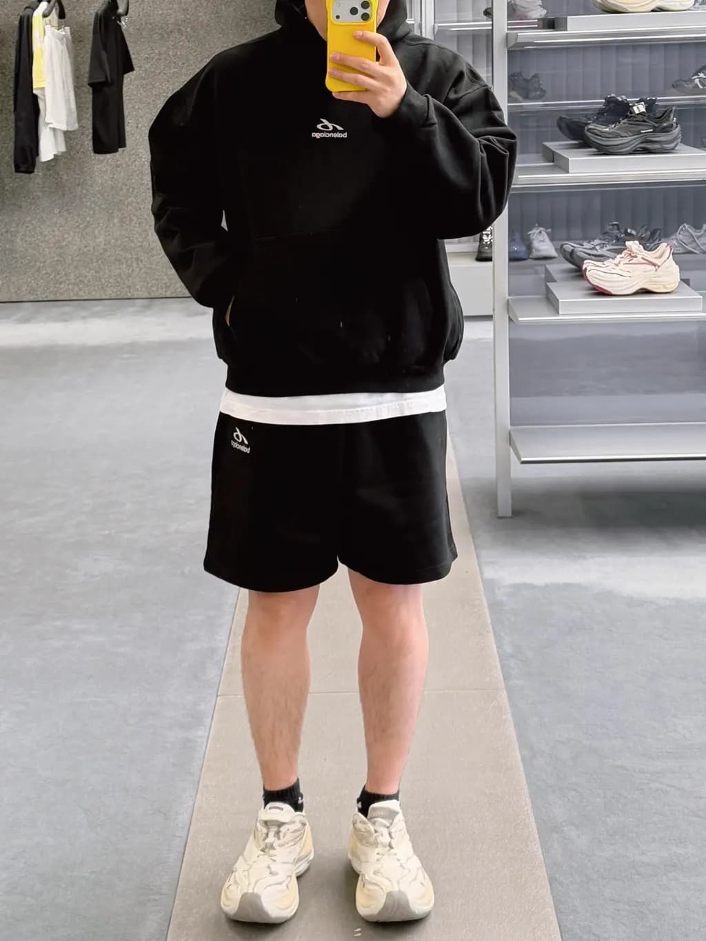 발렌시아가 BALENCIAGA 피쉬스케일 로고 스웨트 쇼츠 상세 이미지
