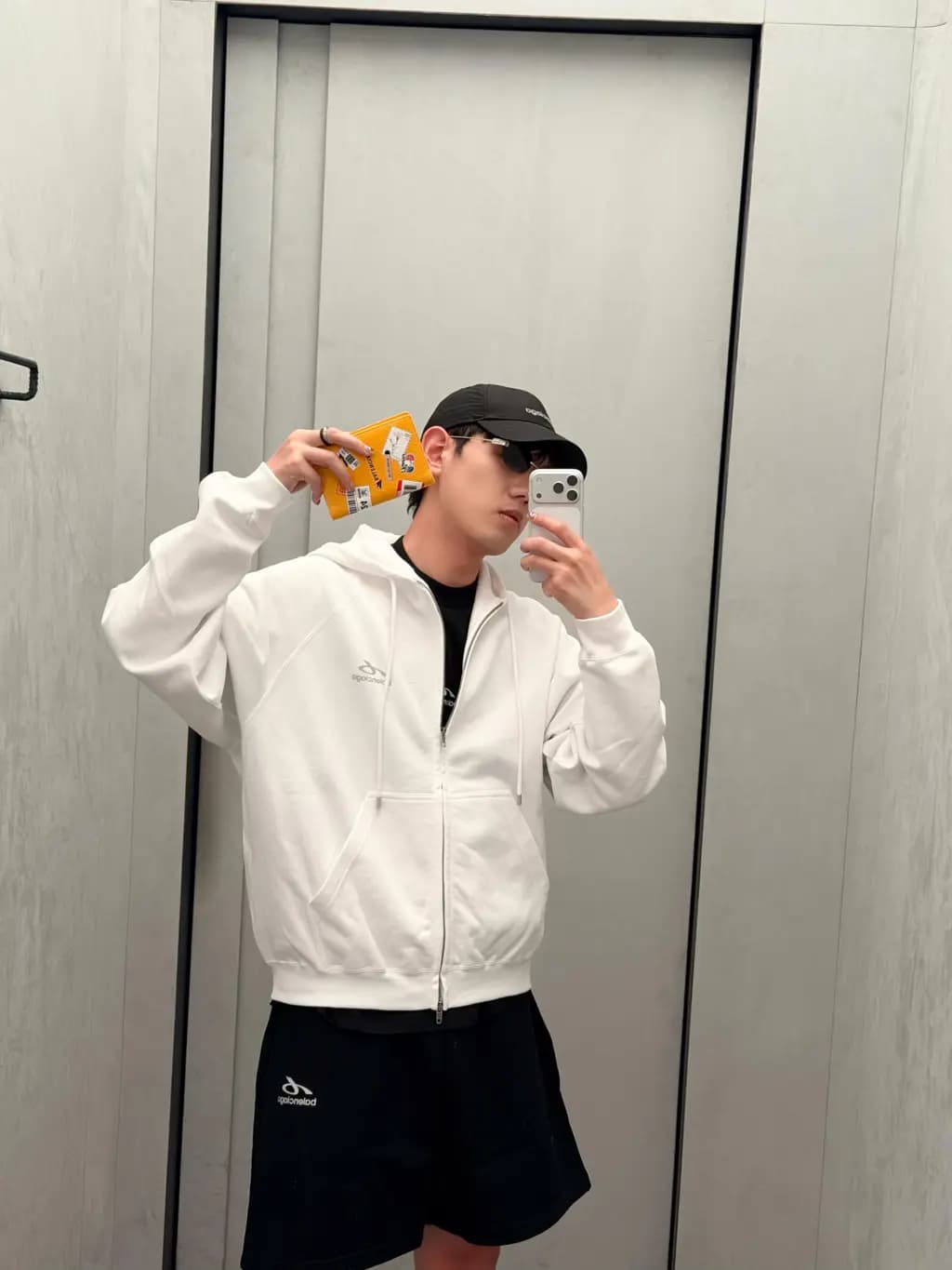 발렌시아가 BALENCIAGA 피쉬스케일 로고 스웨트 쇼츠 상세 이미지