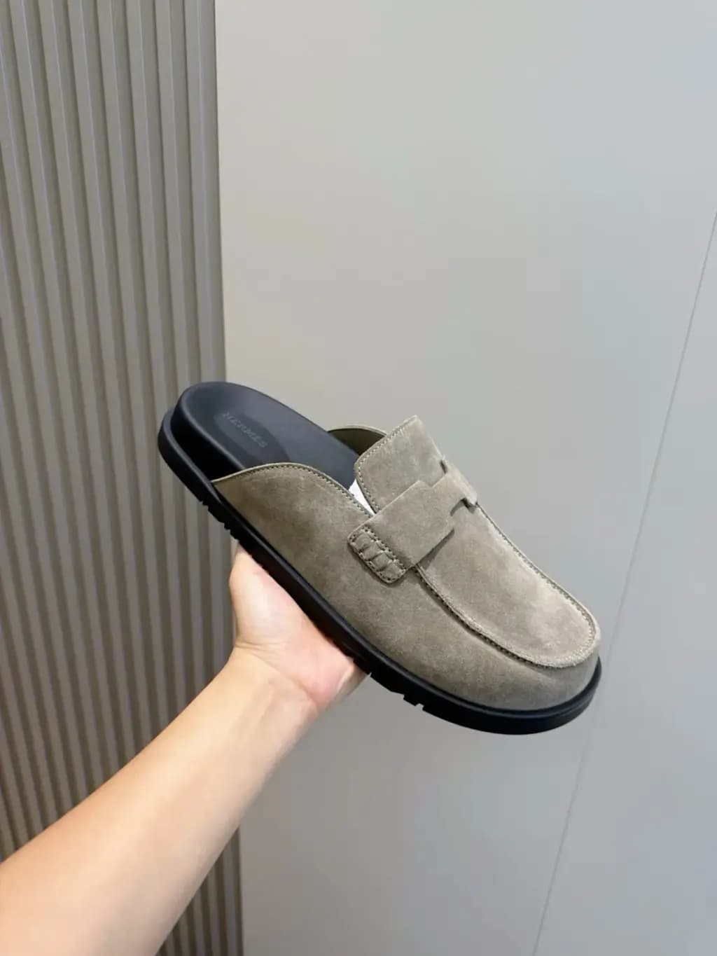 에르메스 에르메스 고(Go) 뮬 샌들(스웨이드) 상세 이미지