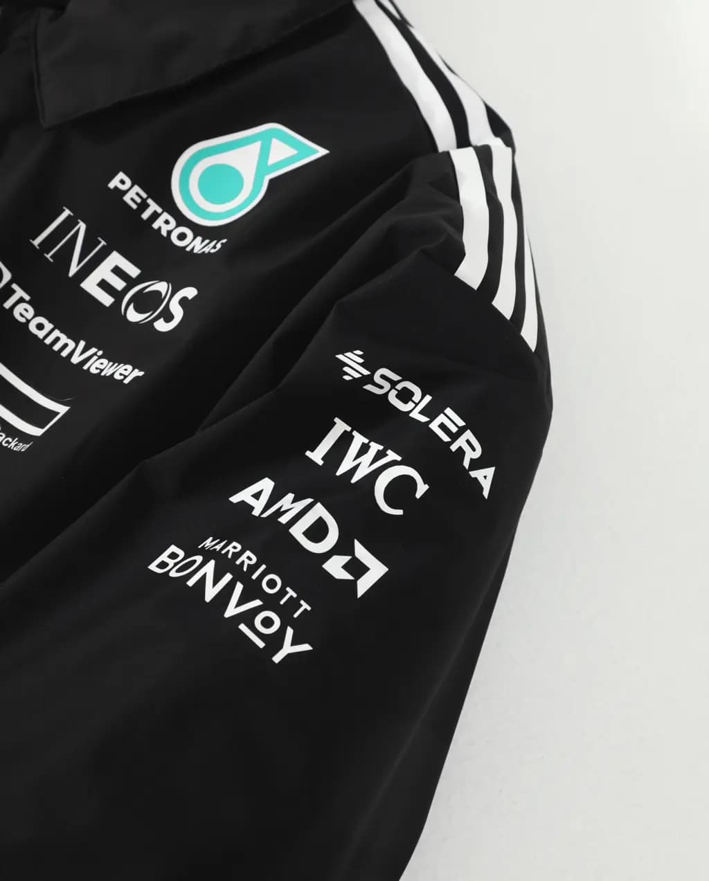 아디다스 ADIDAS x Mercedes-AMG PETRONAS F1 Team 재킷 상세 이미지