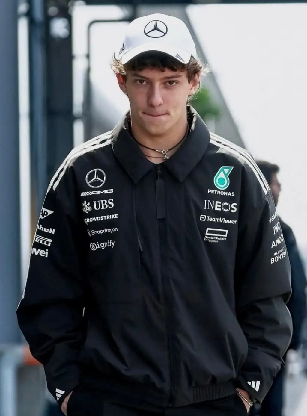 아디다스 ADIDAS x Mercedes-AMG PETRONAS F1 Team 재킷 상세 이미지