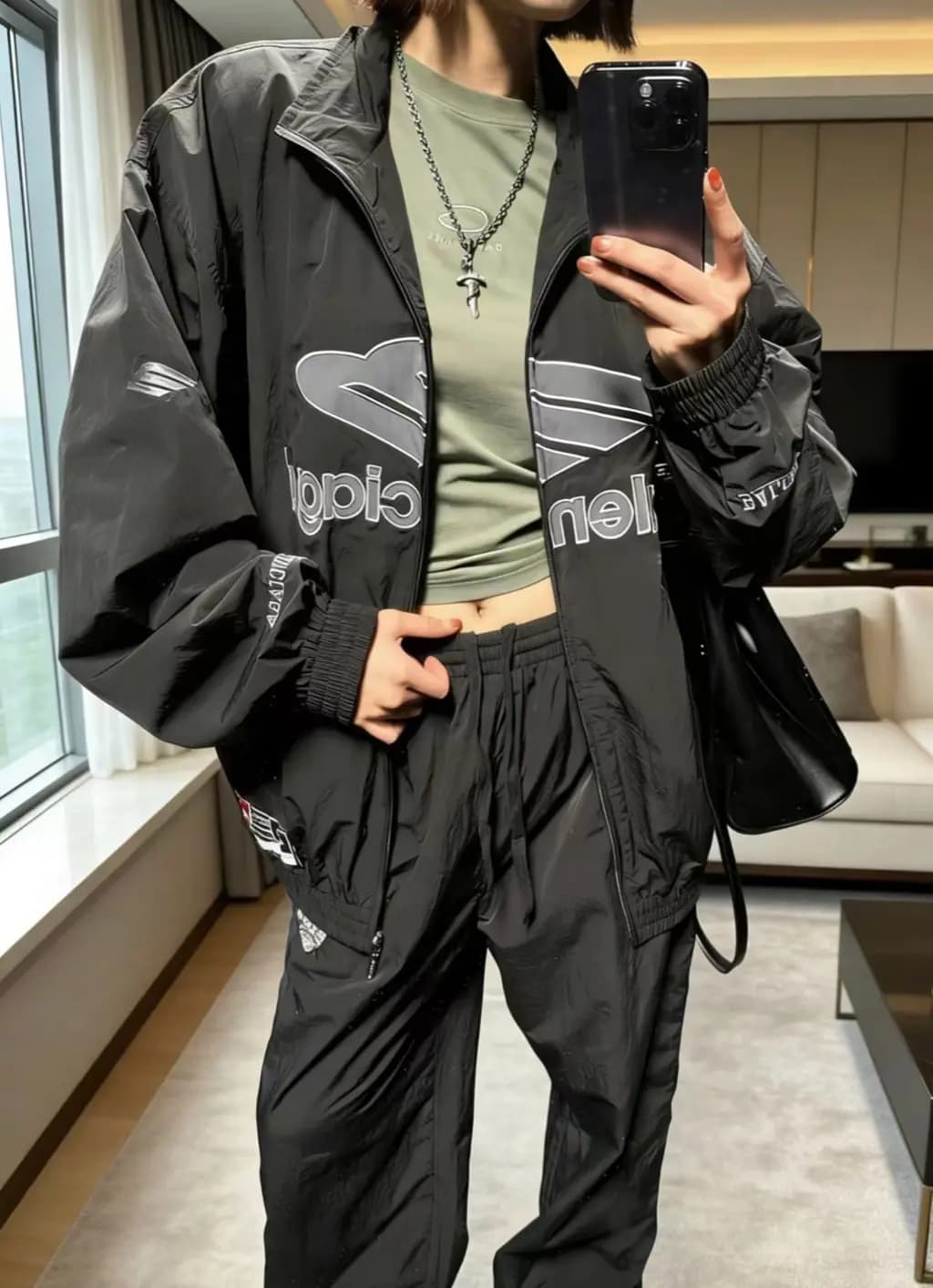 발렌시아가 BALENCIAGA Big Logo Windbreaker Jacket 상세 이미지