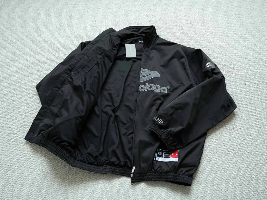 발렌시아가 BALENCIAGA Big Logo Windbreaker Jacket 상세 이미지