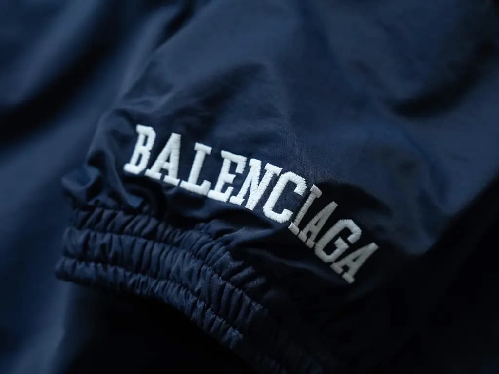 발렌시아가 BALENCIAGA Big Logo Windbreaker Jacket 상세 이미지