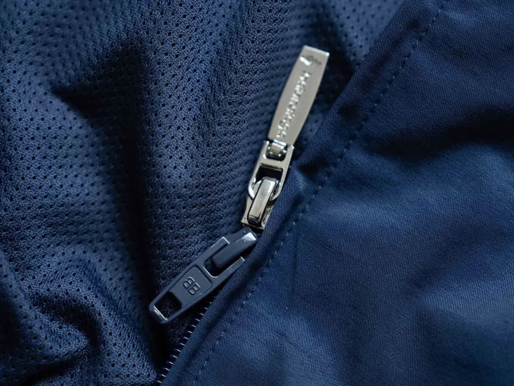 발렌시아가 BALENCIAGA Big Logo Windbreaker Jacket 상세 이미지