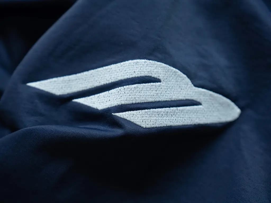 발렌시아가 BALENCIAGA Big Logo Windbreaker Jacket 상세 이미지