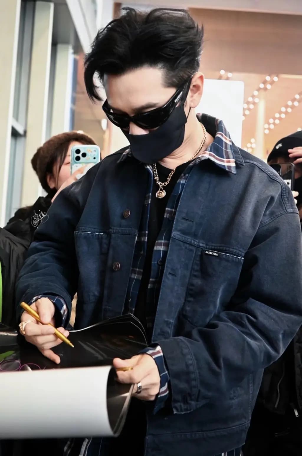 발렌시아가 BALENCIAGA 올오버 로고 실크 자켓 상세 이미지