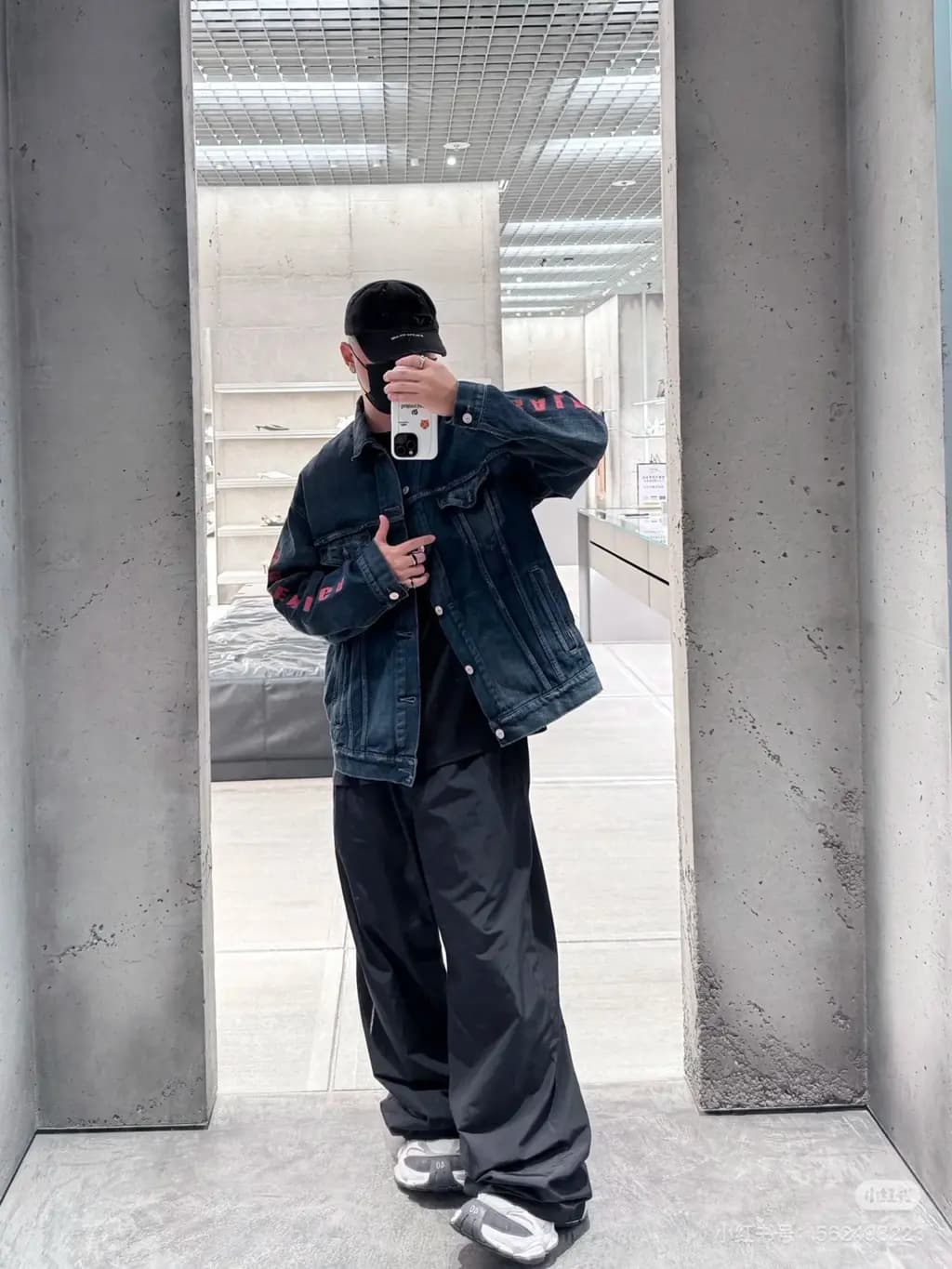 발렌시아가 BALENCIAGA 하트 로고 데님 트러커 자켓 상세 이미지