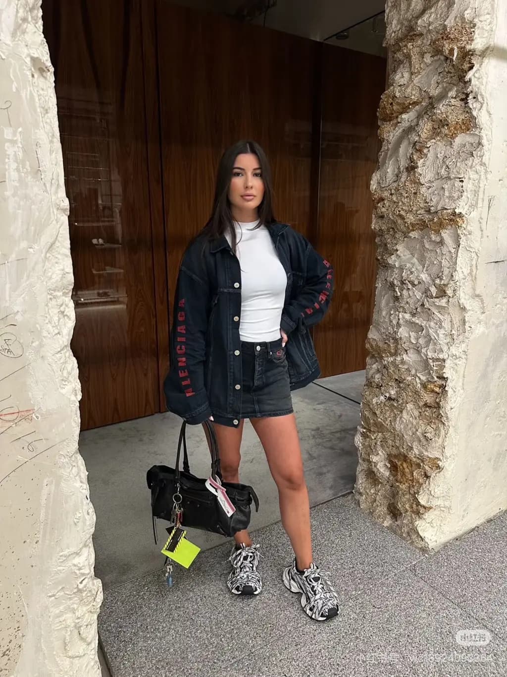 발렌시아가 BALENCIAGA 하트 로고 데님 트러커 자켓 상세 이미지