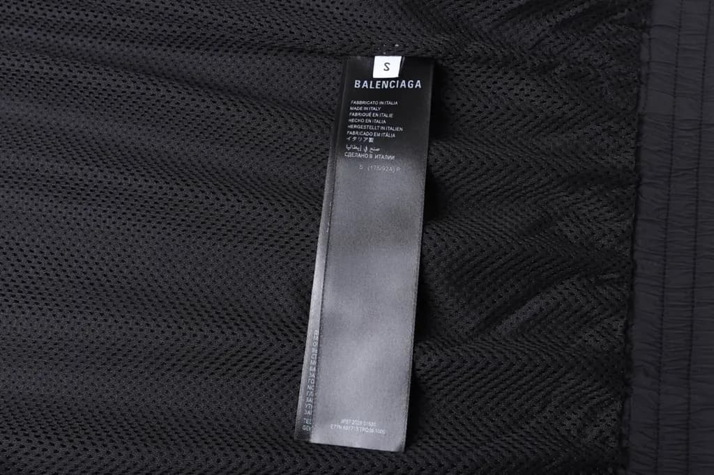 발렌시아가 BALENCIAGA 테이프 로고 집업 자켓 상세 이미지