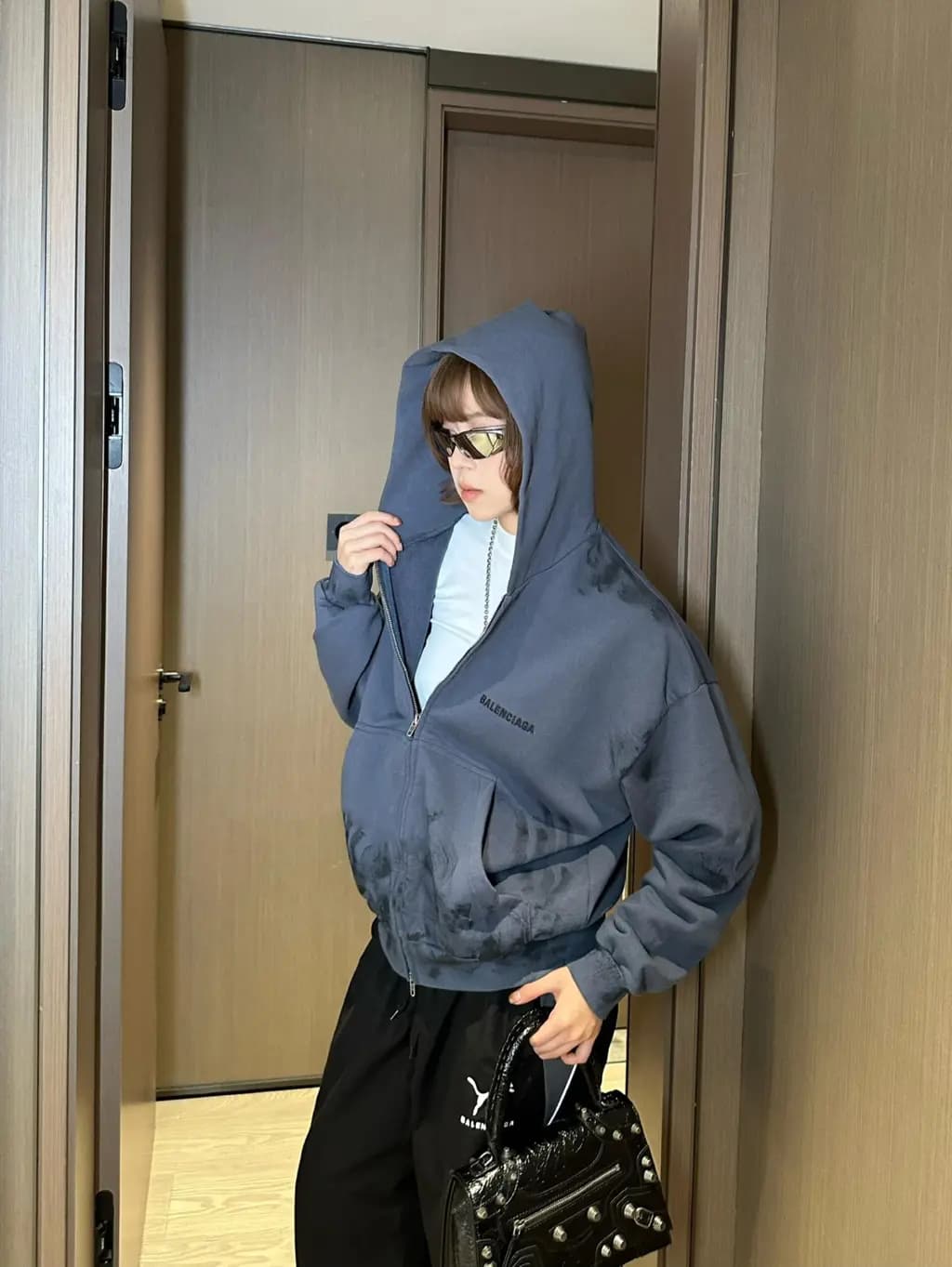 발렌시아가 BALENCIAGA 25SS 워시드 페인팅 후드 집업 상세 이미지
