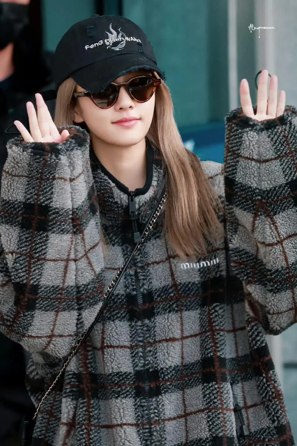 미우미우 MIU MIU 체크 테디 플리스 집업 상세 이미지