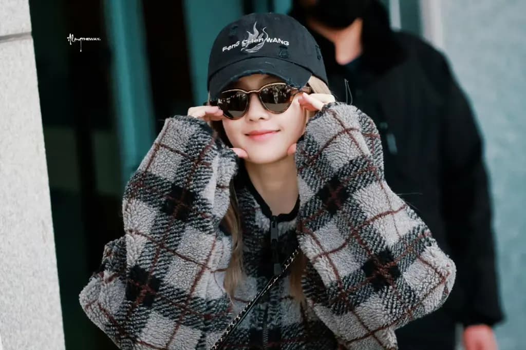 미우미우 MIU MIU 체크 테디 플리스 집업 상세 이미지