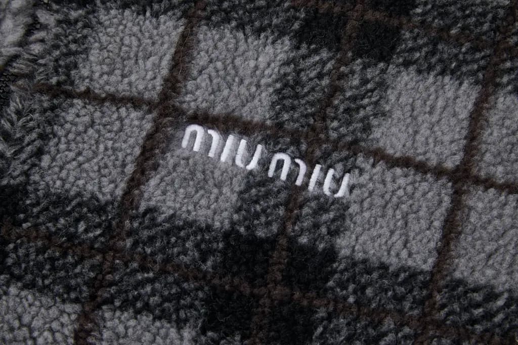 미우미우 MIU MIU 체크 테디 플리스 집업 상세 이미지