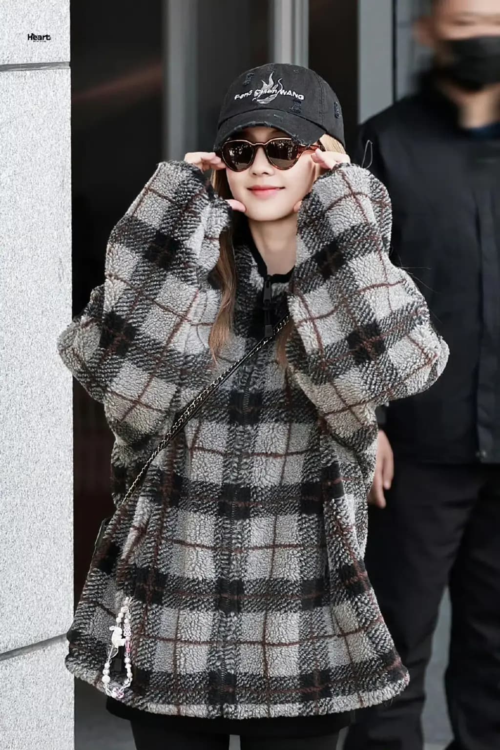 미우미우 MIU MIU 체크 테디 플리스 집업 상세 이미지