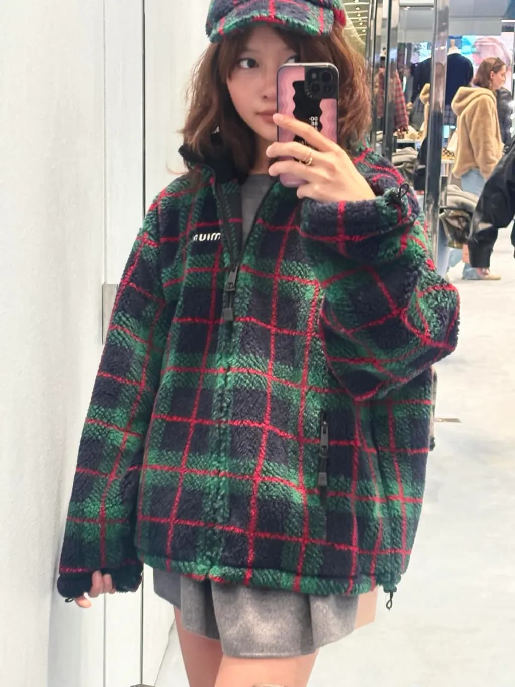 미우미우 MIU MIU 체크 테디 플리스 집업 상세 이미지