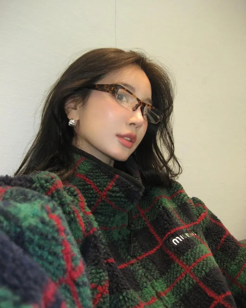 미우미우 MIU MIU 체크 테디 플리스 집업 상세 이미지