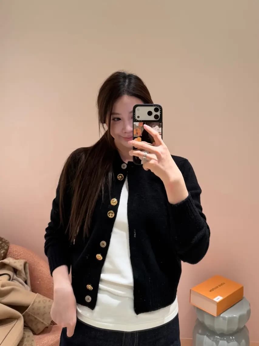 루이비통 LOUIS VUITTON 울 블렌드 크롭 니트 카디건(Long) 상세 이미지