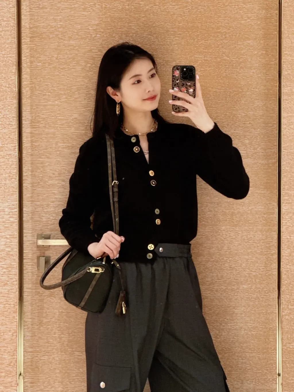 루이비통 LOUIS VUITTON 울 블렌드 크롭 니트 카디건(Long) 상세 이미지