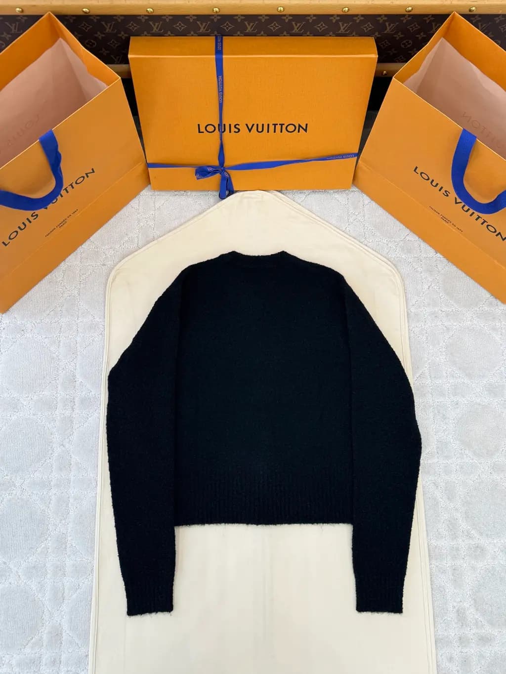 루이비통 LOUIS VUITTON 울 블렌드 크롭 니트 카디건(Long) 상세 이미지