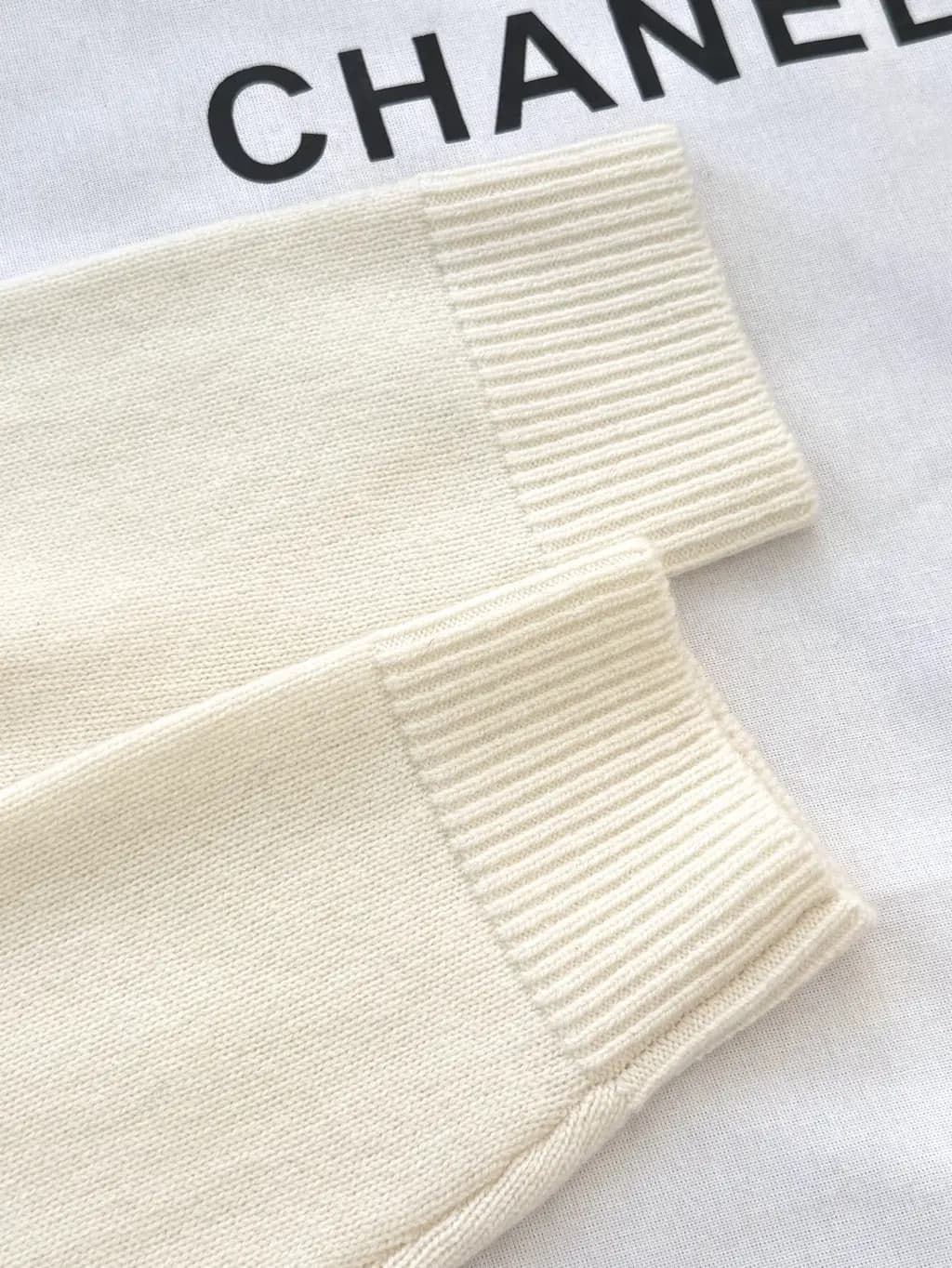 샤넬 CHANEL 울 블렌드 크롭 니트 카디건 상세 이미지